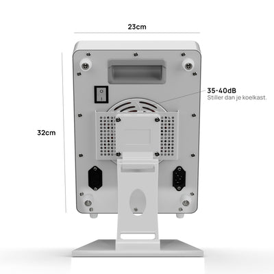 Rückseite der Liroma Compact Gen5 Rotlichtlampe mit Lüfter, Ein-Aus-Schalter und den Maßen 32 mal 23 cm